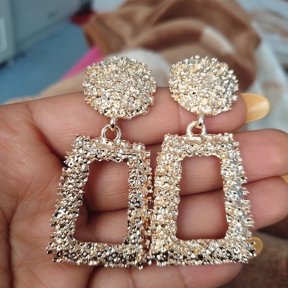 ✨New! Geometric statement gold drop earrings✨ - Picture 2 of 8